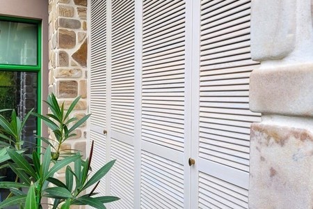 Жалюзийные двери и Решетки